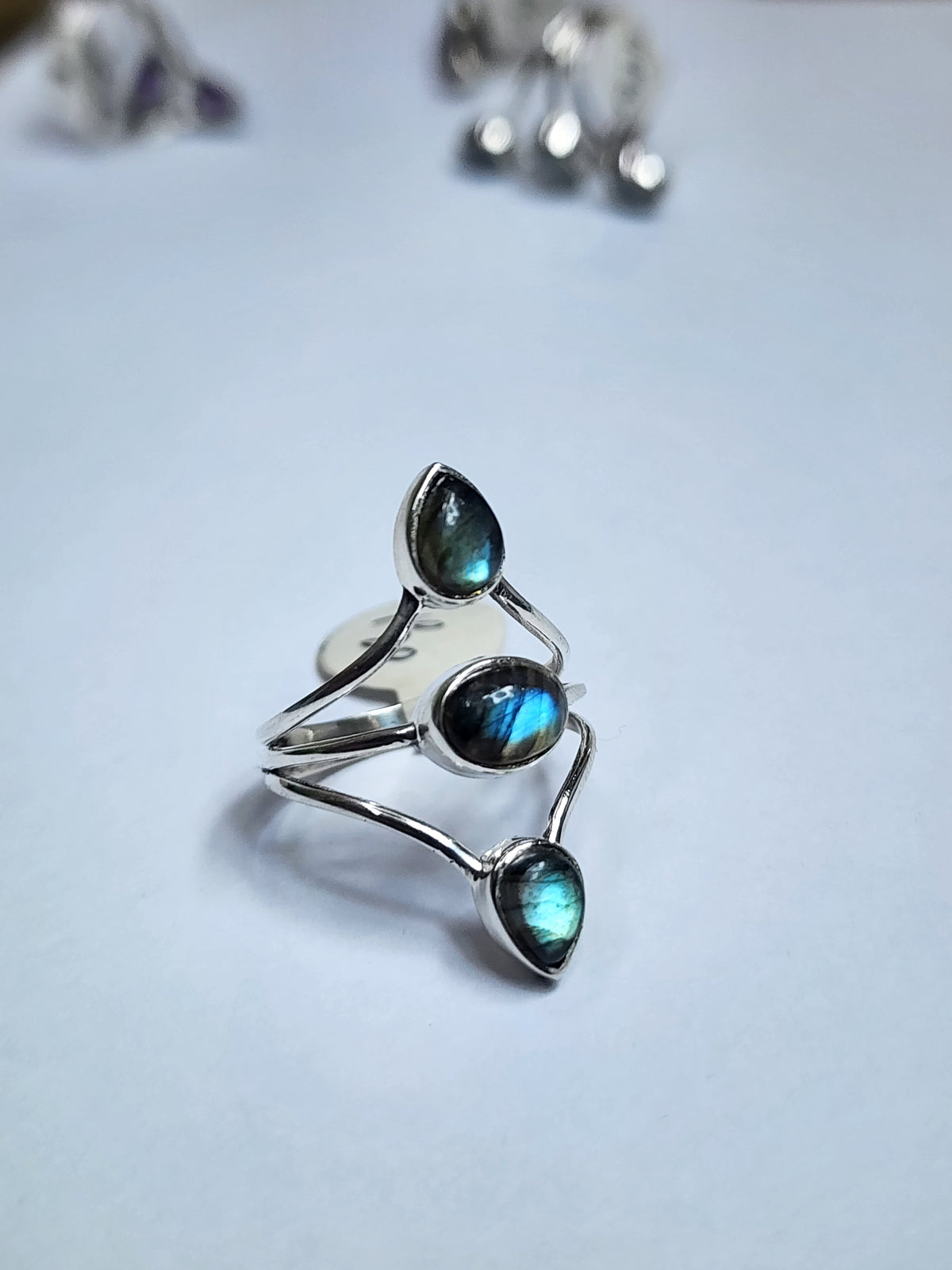 Anillo trío de piedras